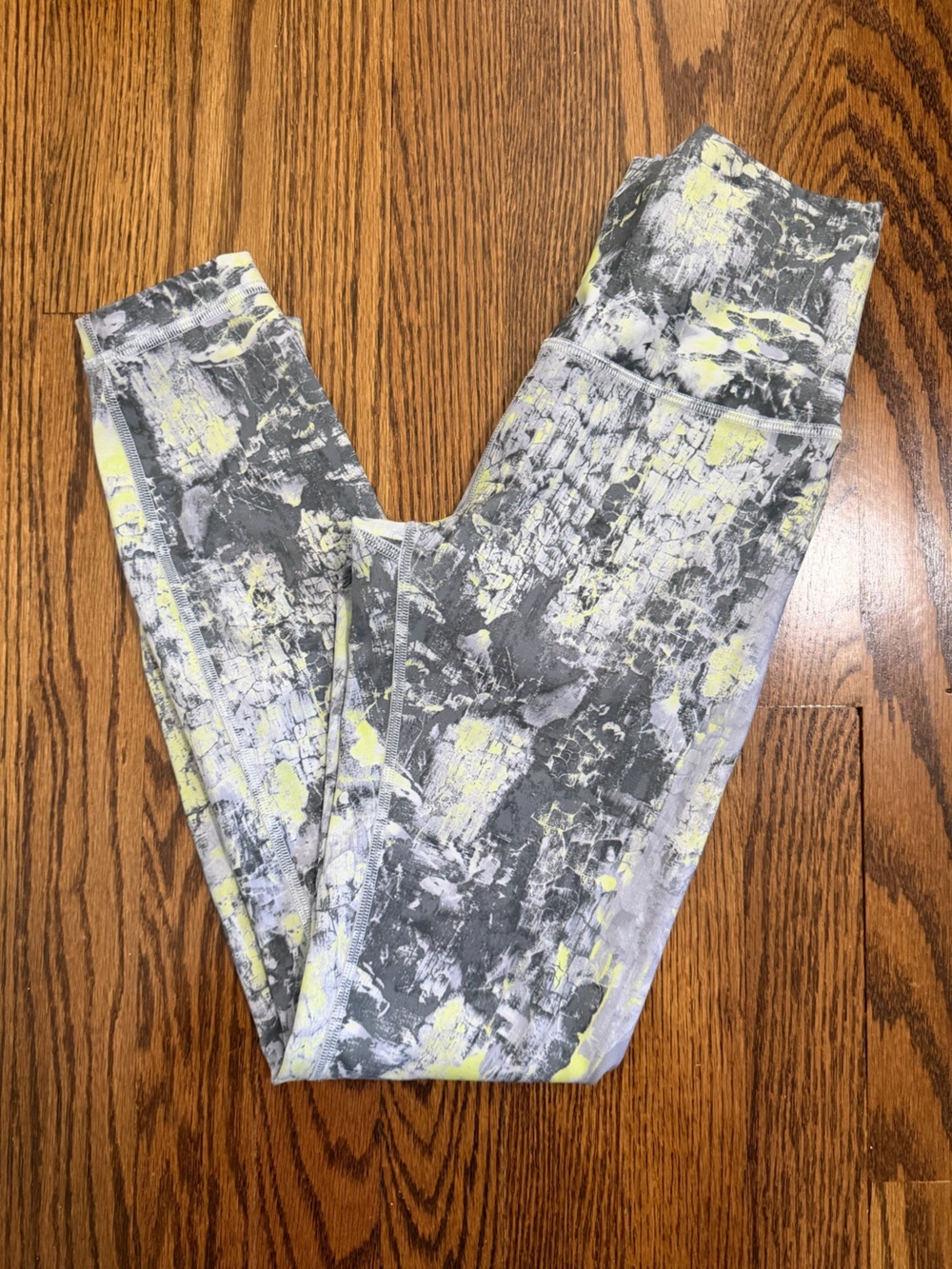 Luluelemon Mid Length Leggings Gray Yellow Size 4 - Picture 1 of 9